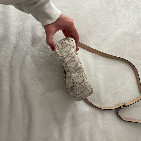 Michael Kors purse - Picture 3 of 5